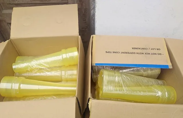 Cajas con toberas GMB amarillas listas para despacho